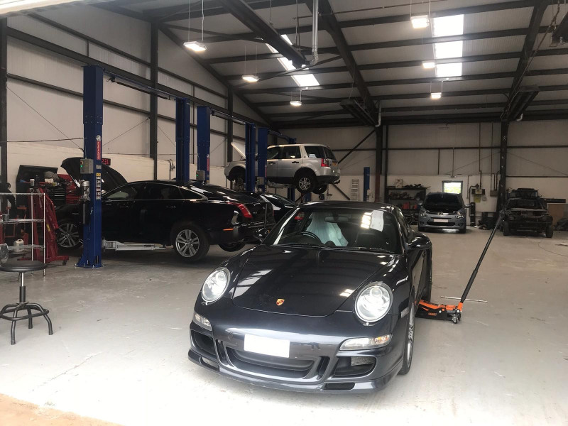 garage porsche